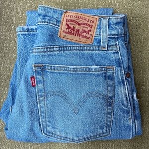 Levi’s denim jeans, medium wash, barely worn